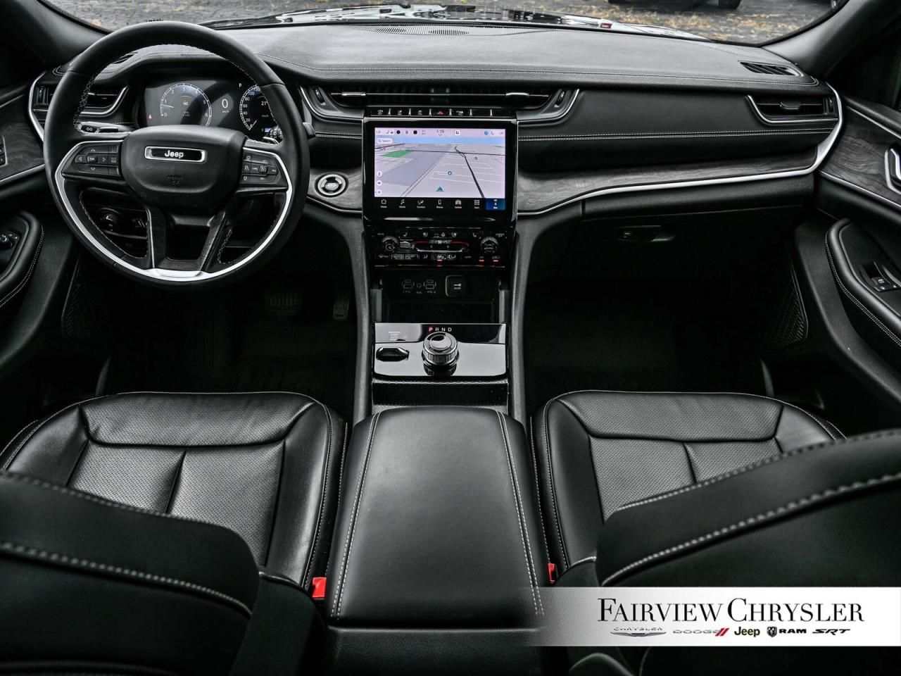 2024 Jeep Grand Cherokee Limited PANO ROOF   LEATHER   NAV   HEATED & COOLE Photo