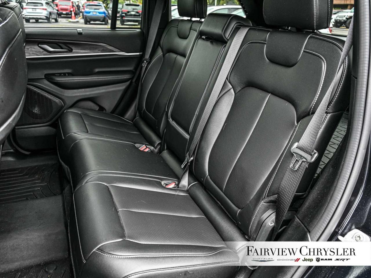 2024 Jeep Grand Cherokee Limited PANO ROOF   LEATHER   NAV   HEATED & COOLE Photo