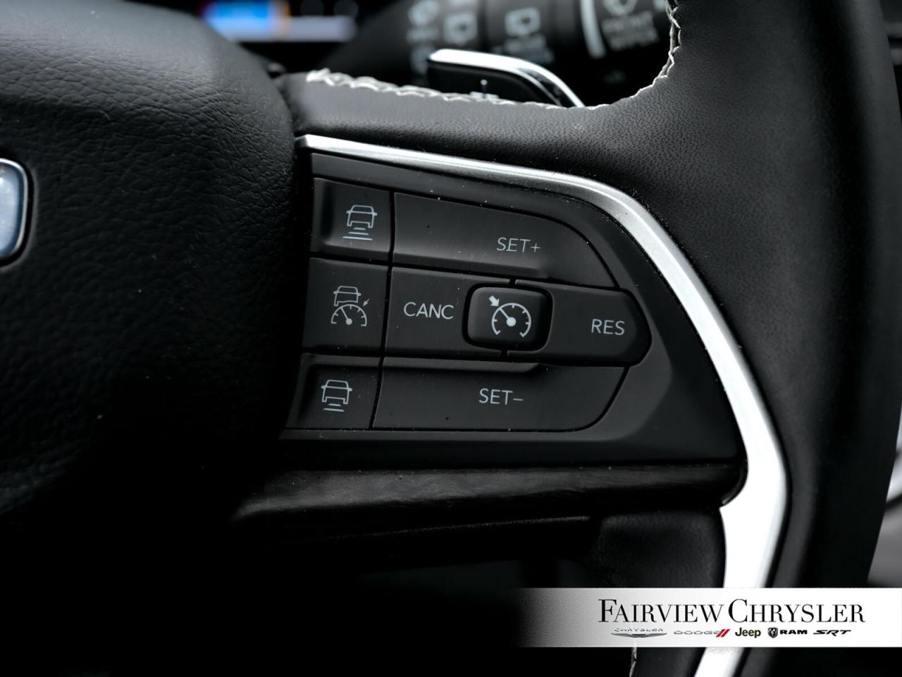 2024 Jeep Grand Cherokee Limited PANO ROOF   LEATHER   NAV   HEATED & COOLE Photo