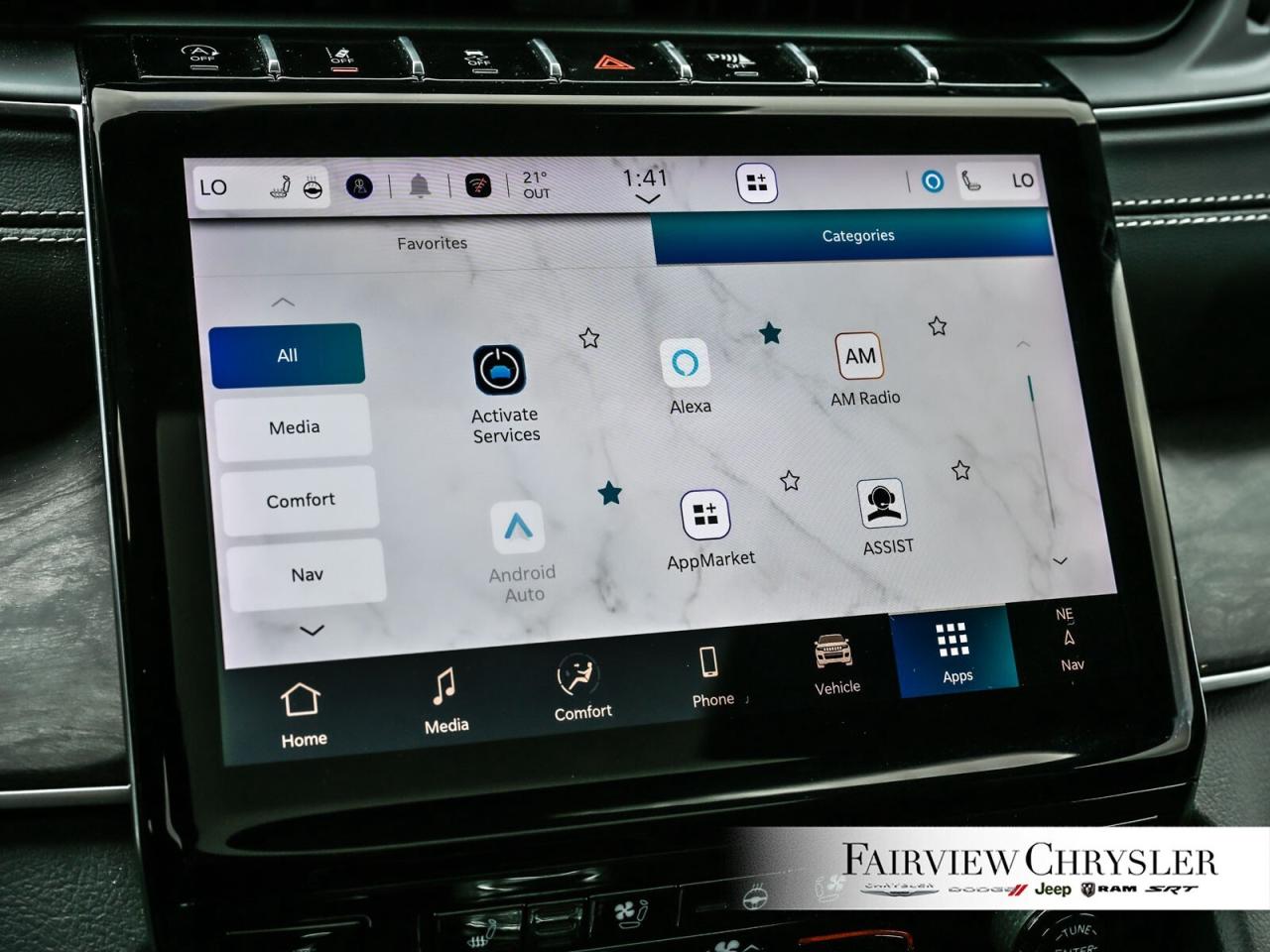 2024 Jeep Grand Cherokee Limited PANO ROOF   LEATHER   NAV   HEATED & COOLE Photo