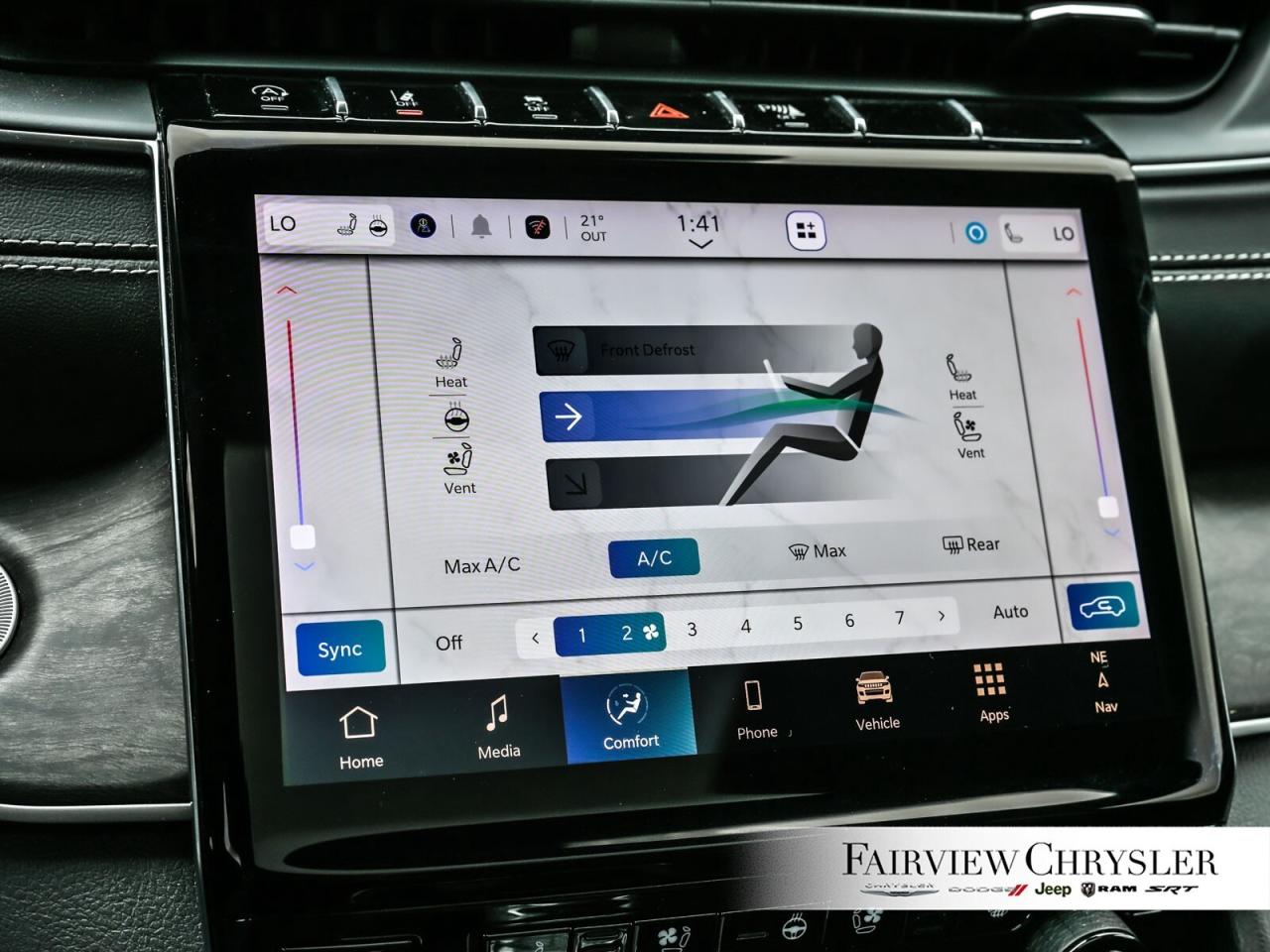 2024 Jeep Grand Cherokee Limited PANO ROOF   LEATHER   NAV   HEATED & COOLE Photo