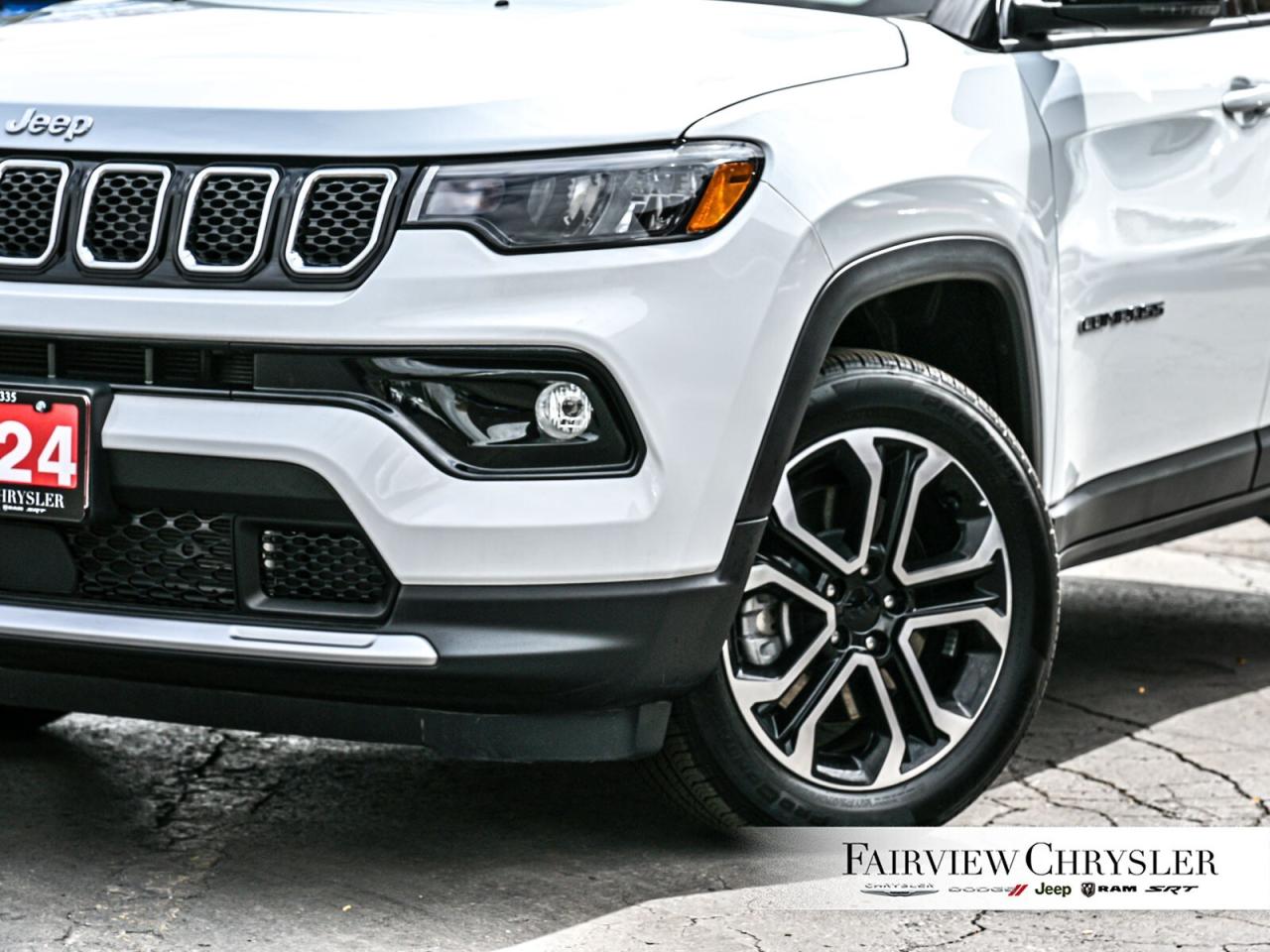 2024 Jeep Compass Limited 4X4   BLIND SPOT   CARPLAY   HEATED SEATS Photo