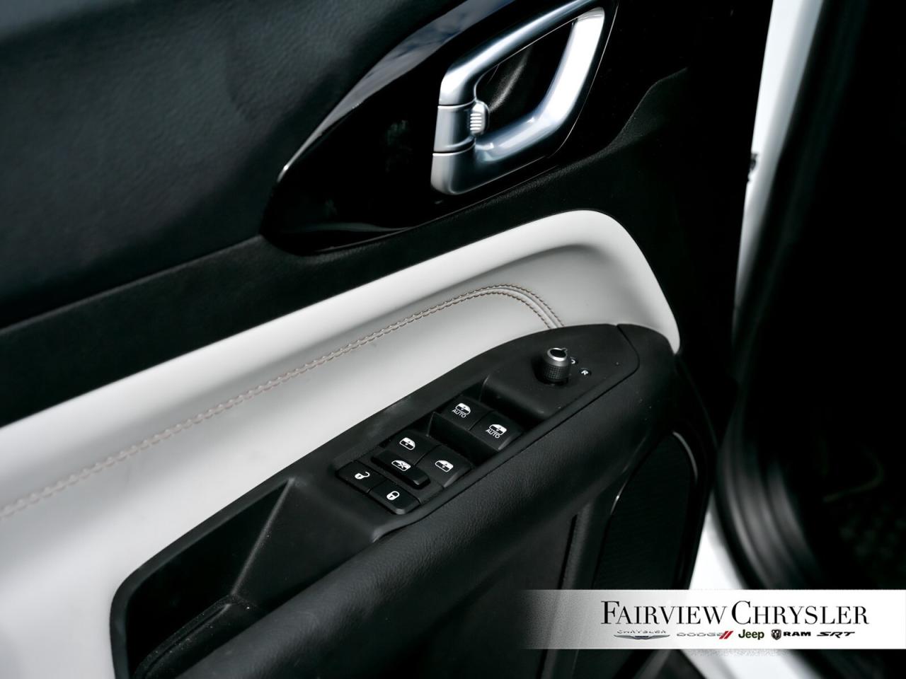 2024 Jeep Compass Limited 4X4   BLIND SPOT   CARPLAY   HEATED SEATS Photo