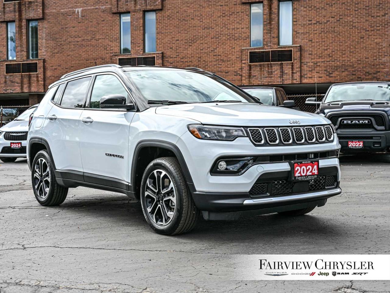 2024 Jeep Compass Limited 4X4   BLIND SPOT   CARPLAY   HEATED SEATS Photo