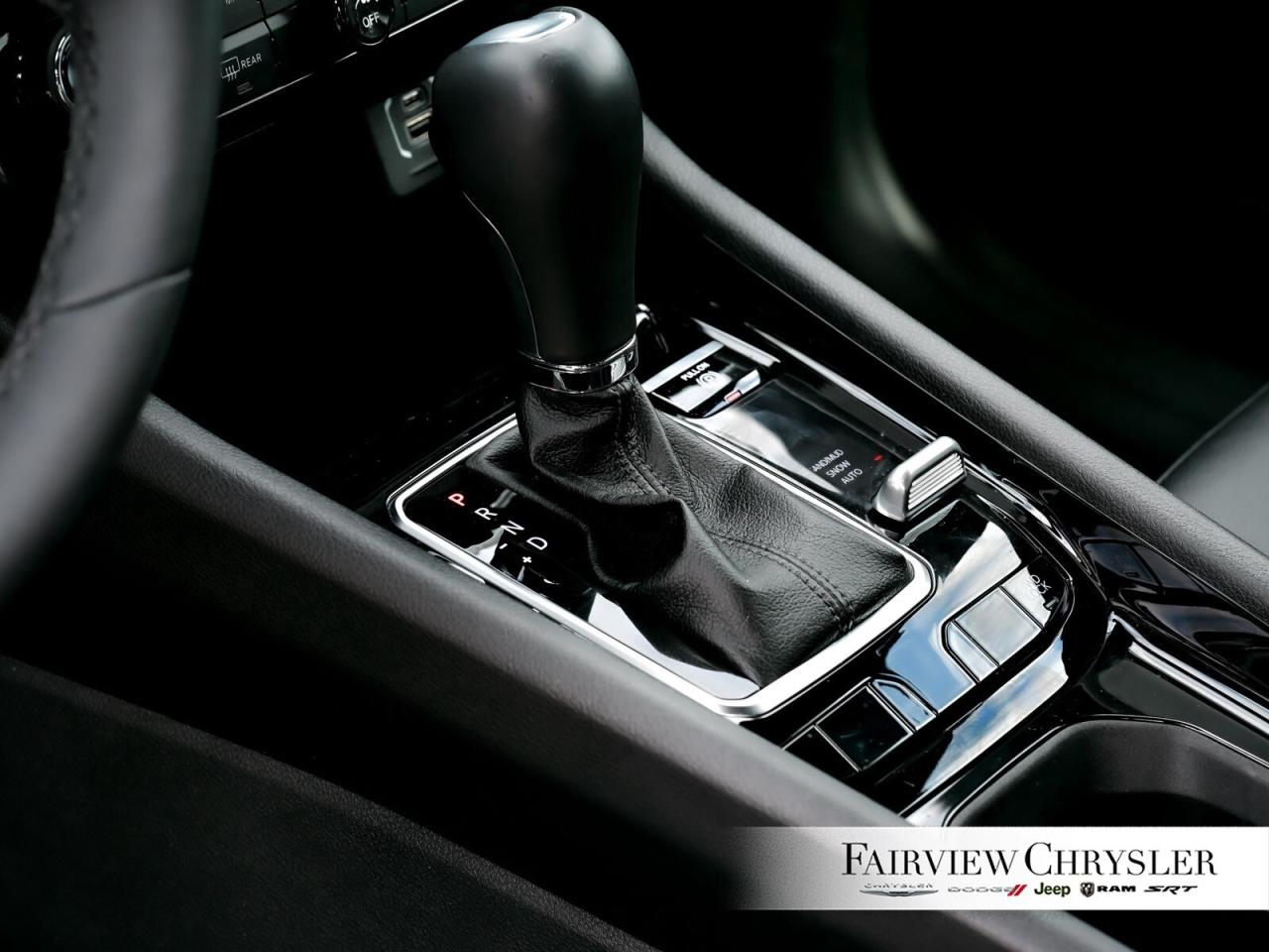 2024 Jeep Compass Limited 4X4   BLIND SPOT   CARPLAY   HEATED SEATS Photo