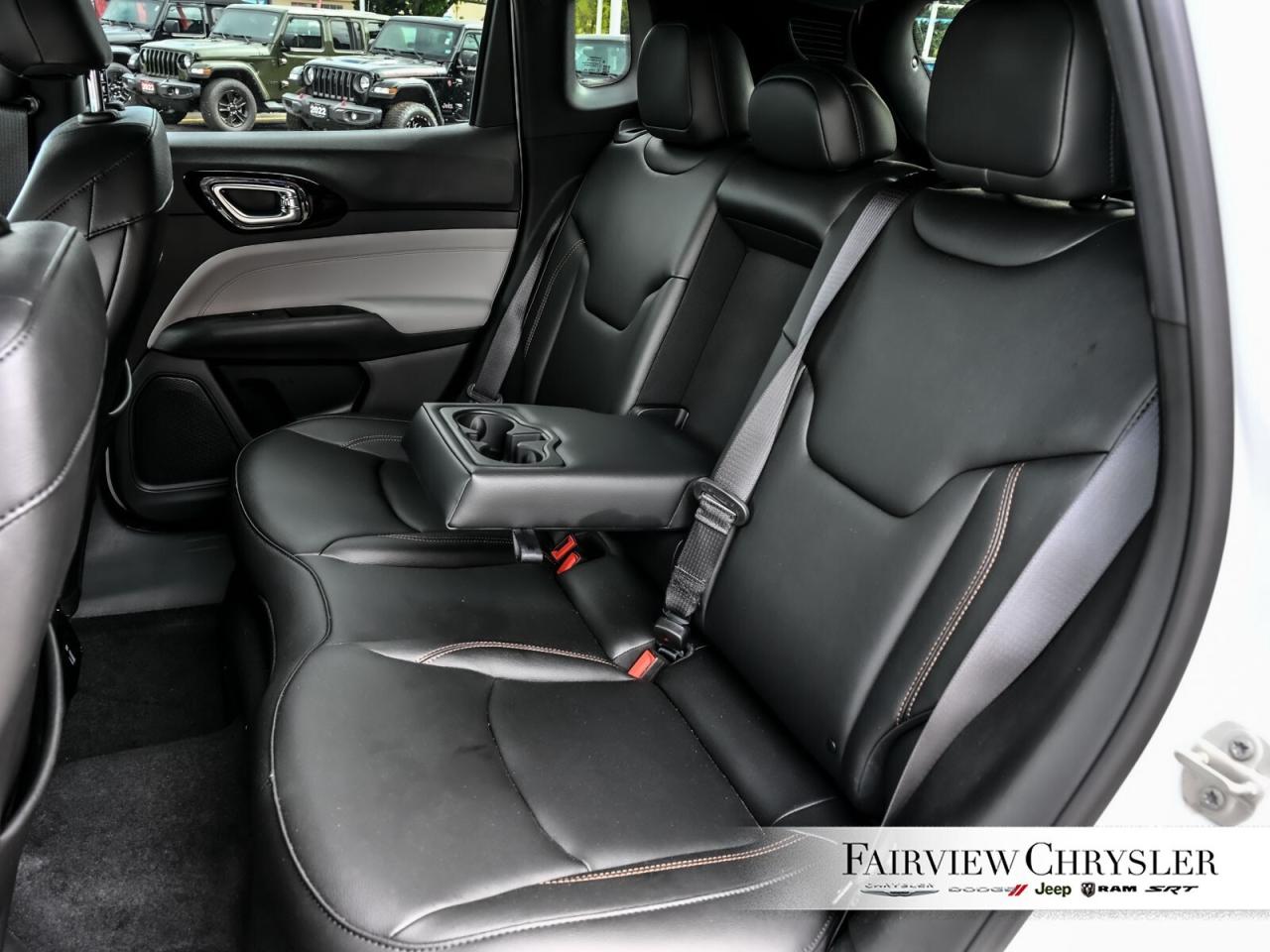 2024 Jeep Compass Limited 4X4   BLIND SPOT   CARPLAY   HEATED SEATS Photo