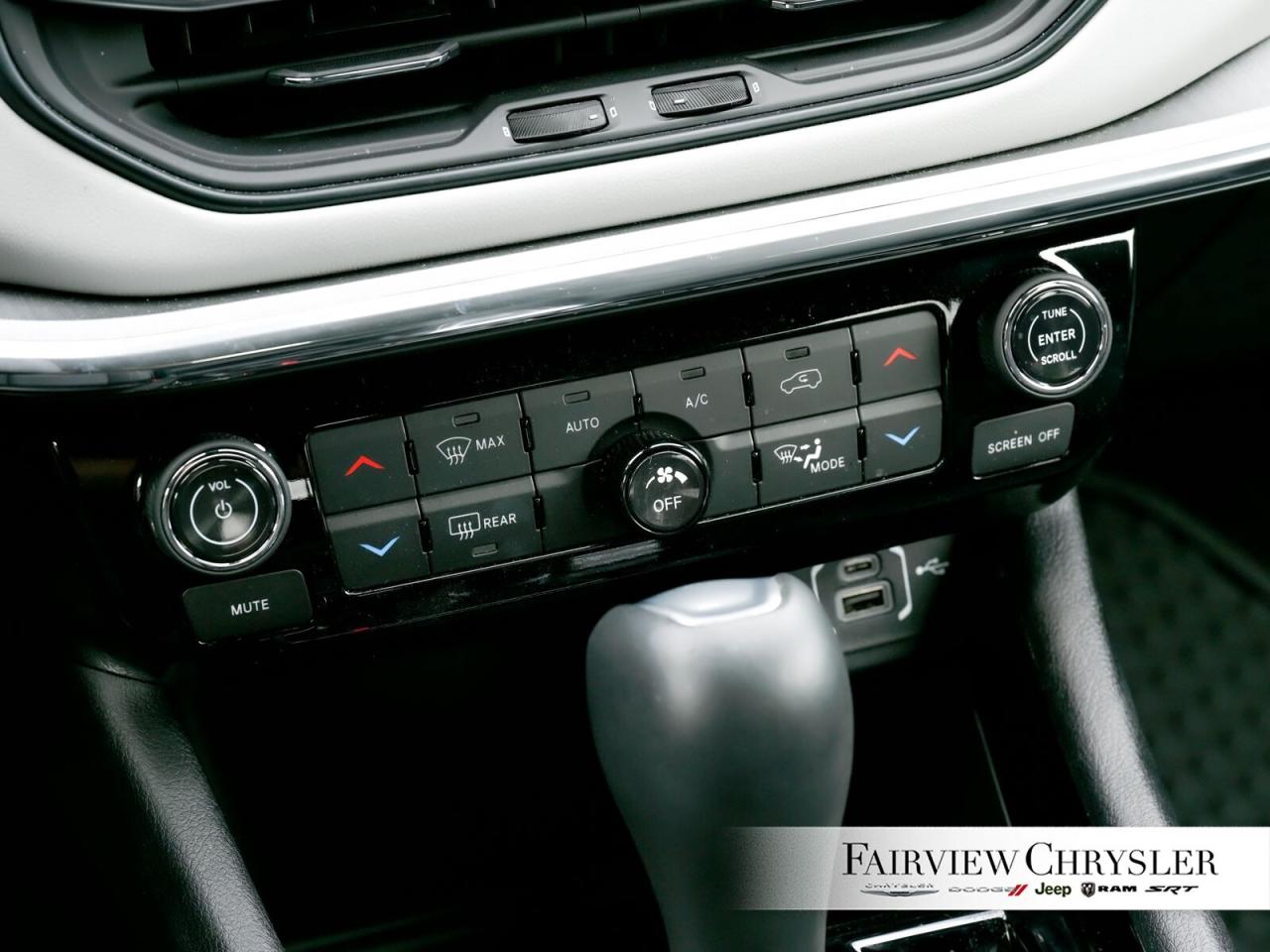 2024 Jeep Compass Limited 4X4   BLIND SPOT   CARPLAY   HEATED SEATS Photo