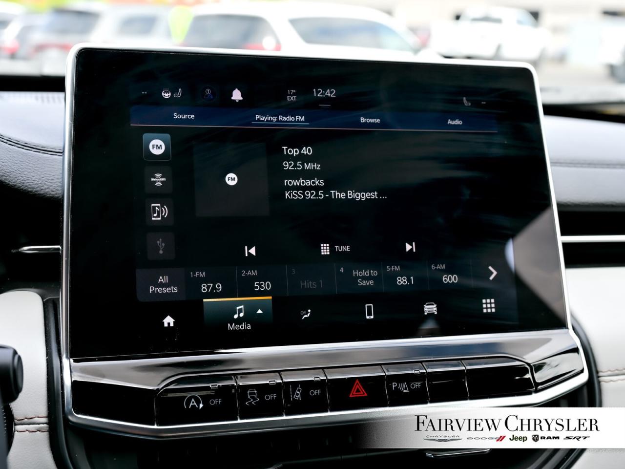 2024 Jeep Compass Limited 4X4   BLIND SPOT   CARPLAY   HEATED SEATS Photo