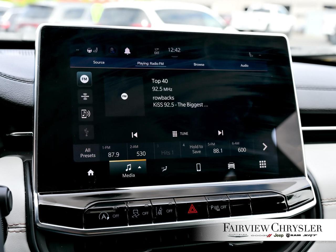 2024 Jeep Compass Limited 4X4   BLIND SPOT   CARPLAY   HEATED SEATS Photo