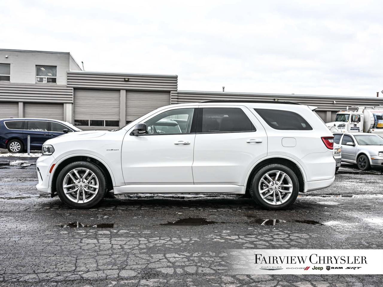 2025 Dodge Durango R/T SUNROOF   NAV   LEAHTER   BLIND SPOT   TOW PKG Photo2