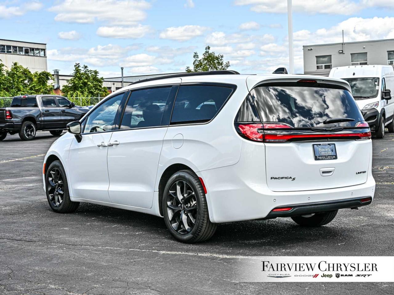 2024 Chrysler Pacifica Limited   S APPEARANCE   BLIND SPOT   PANO ROOF Photo3