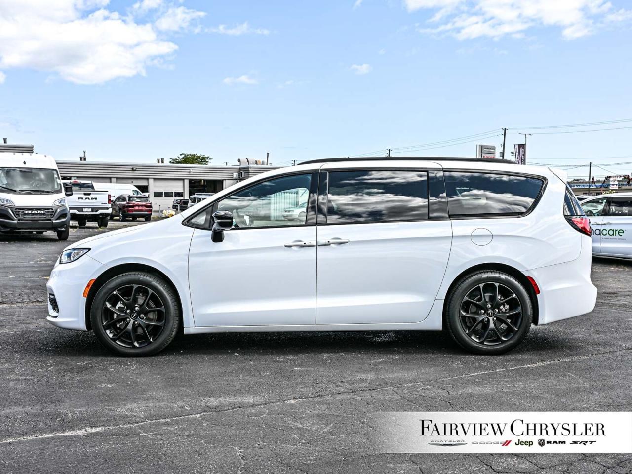 2024 Chrysler Pacifica Limited   S APPEARANCE   BLIND SPOT   PANO ROOF Photo