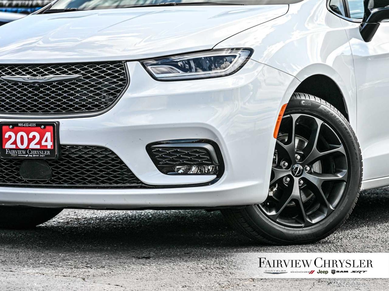 2024 Chrysler Pacifica Limited   S APPEARANCE   BLIND SPOT   PANO ROOF Photo