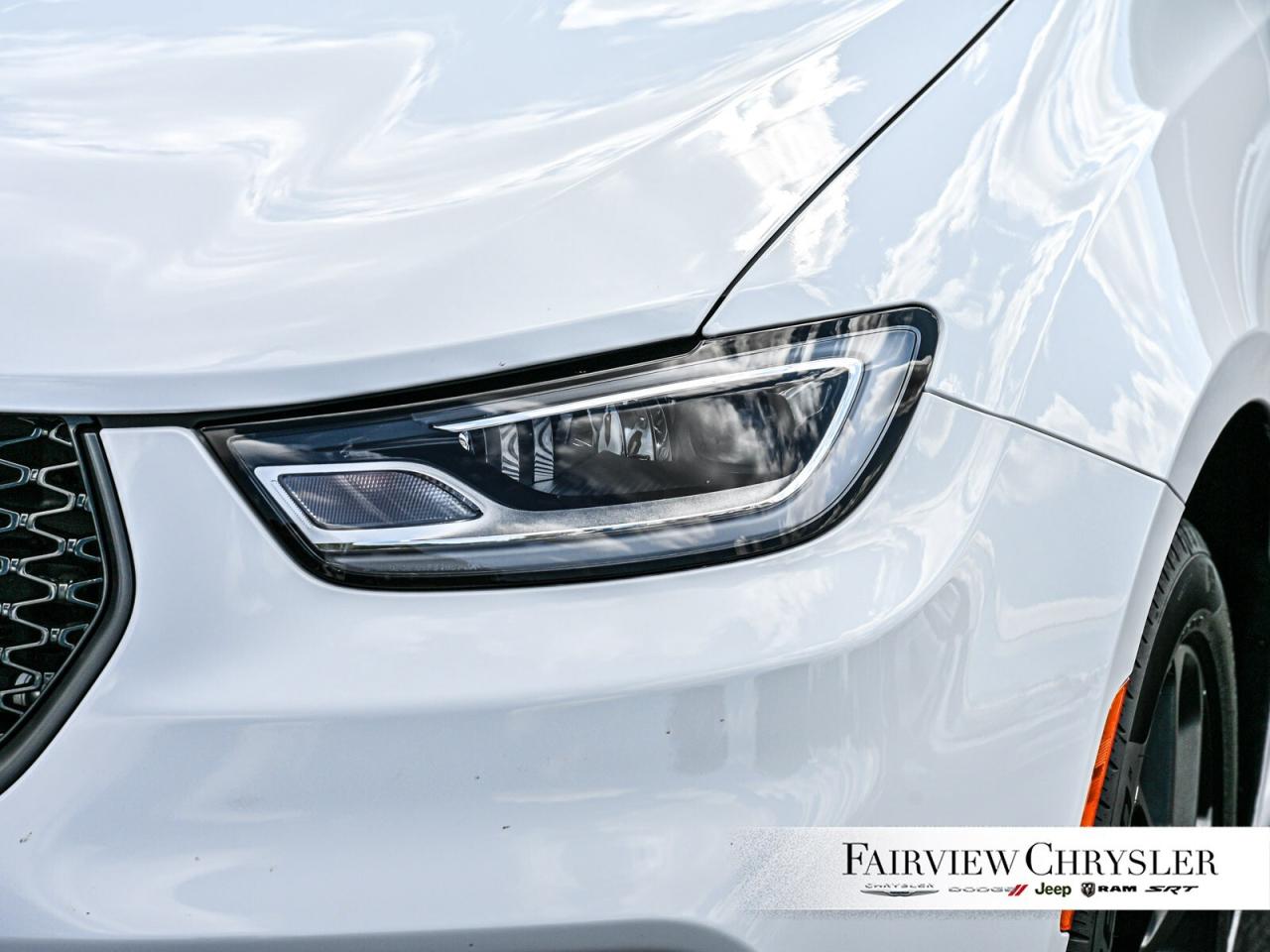 2024 Chrysler Pacifica Limited   S APPEARANCE   BLIND SPOT   PANO ROOF Photo