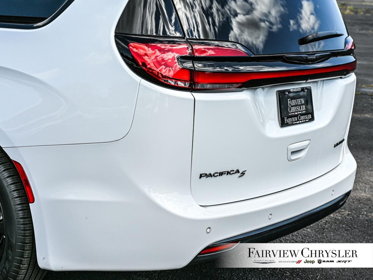 2024 Chrysler Pacifica Limited   S APPEARANCE   BLIND SPOT   PANO ROOF Photo