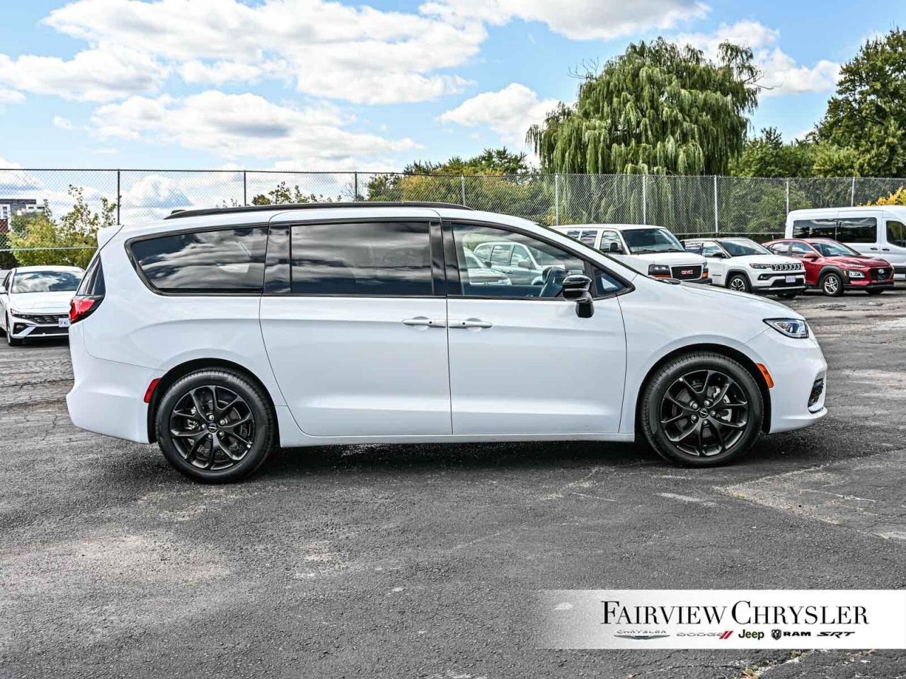 2024 Chrysler Pacifica Limited   S APPEARANCE   BLIND SPOT   PANO ROOF Photo