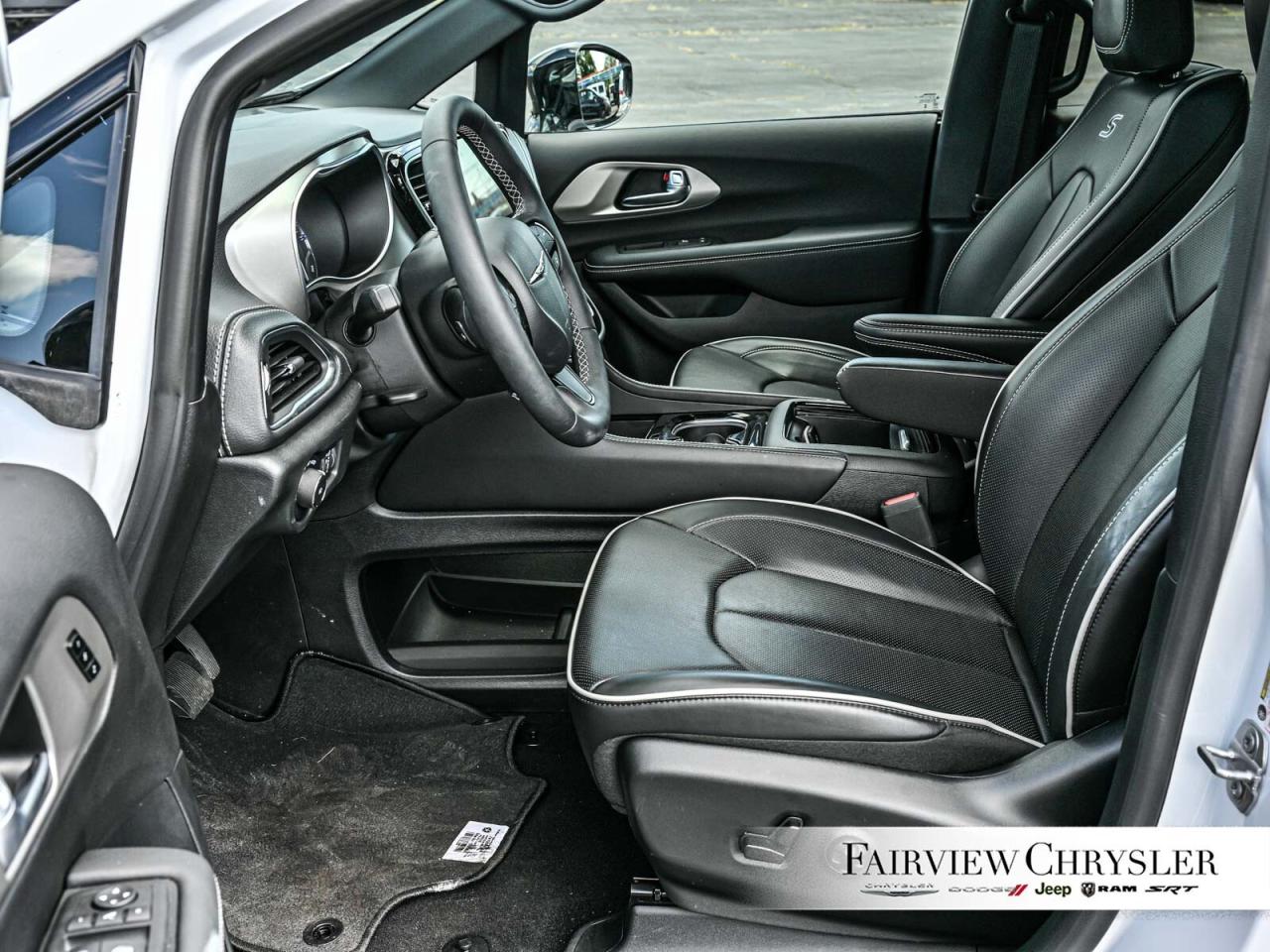 2024 Chrysler Pacifica Limited   S APPEARANCE   BLIND SPOT   PANO ROOF Photo