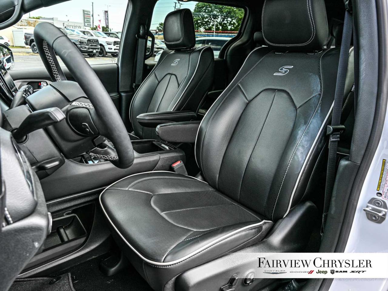 2024 Chrysler Pacifica Limited   S APPEARANCE   BLIND SPOT   PANO ROOF Photo