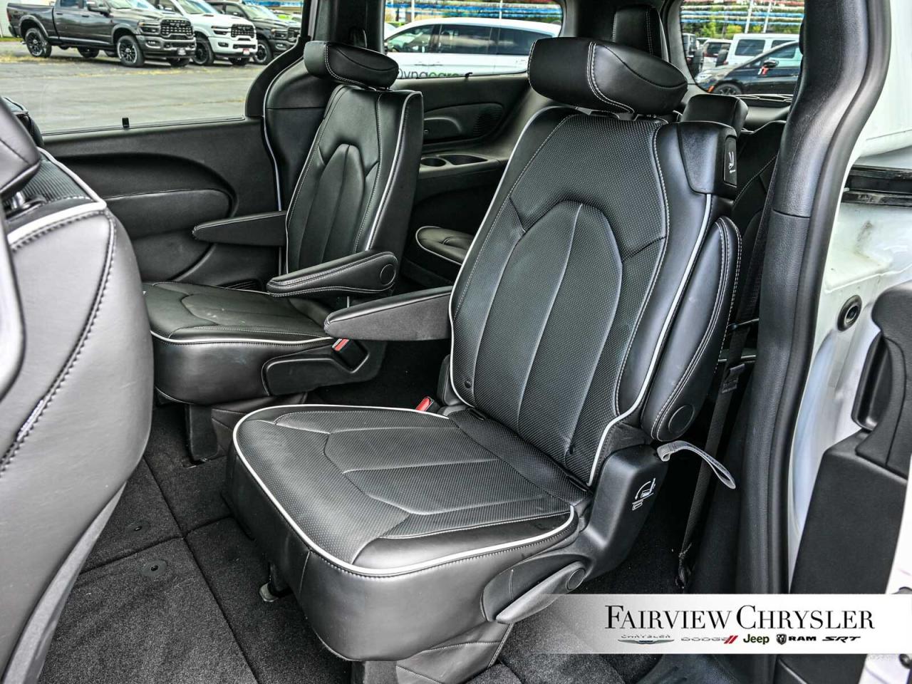 2024 Chrysler Pacifica Limited   S APPEARANCE   BLIND SPOT   PANO ROOF Photo