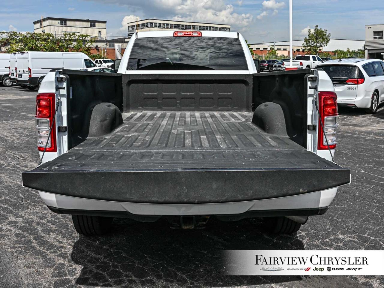 2023 RAM 3500 Big Horn HEMI   8FT BOX   NAV   CARPLAY   SPRAY IN Photo