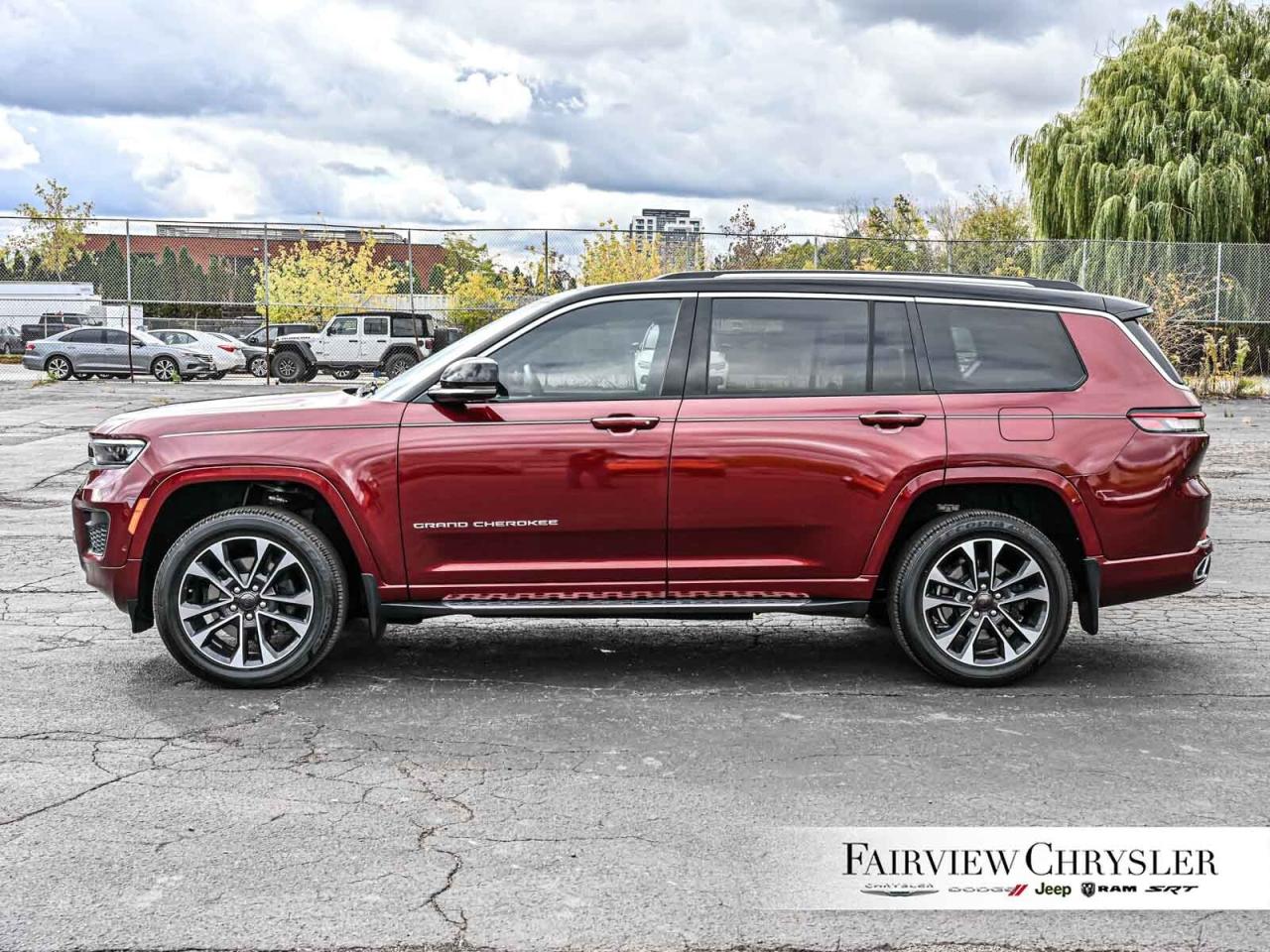 2022 Jeep Grand Cherokee L Overland 5.7 HEMI   NAV   LEATHER   PANO ROOF   MC Photo
