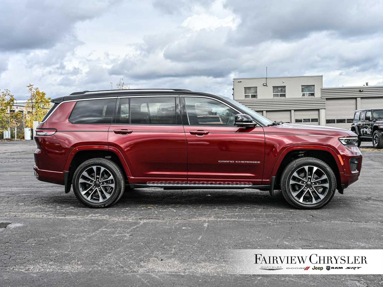 2022 Jeep Grand Cherokee L Overland 5.7 HEMI   NAV   LEATHER   PANO ROOF   MC Photo