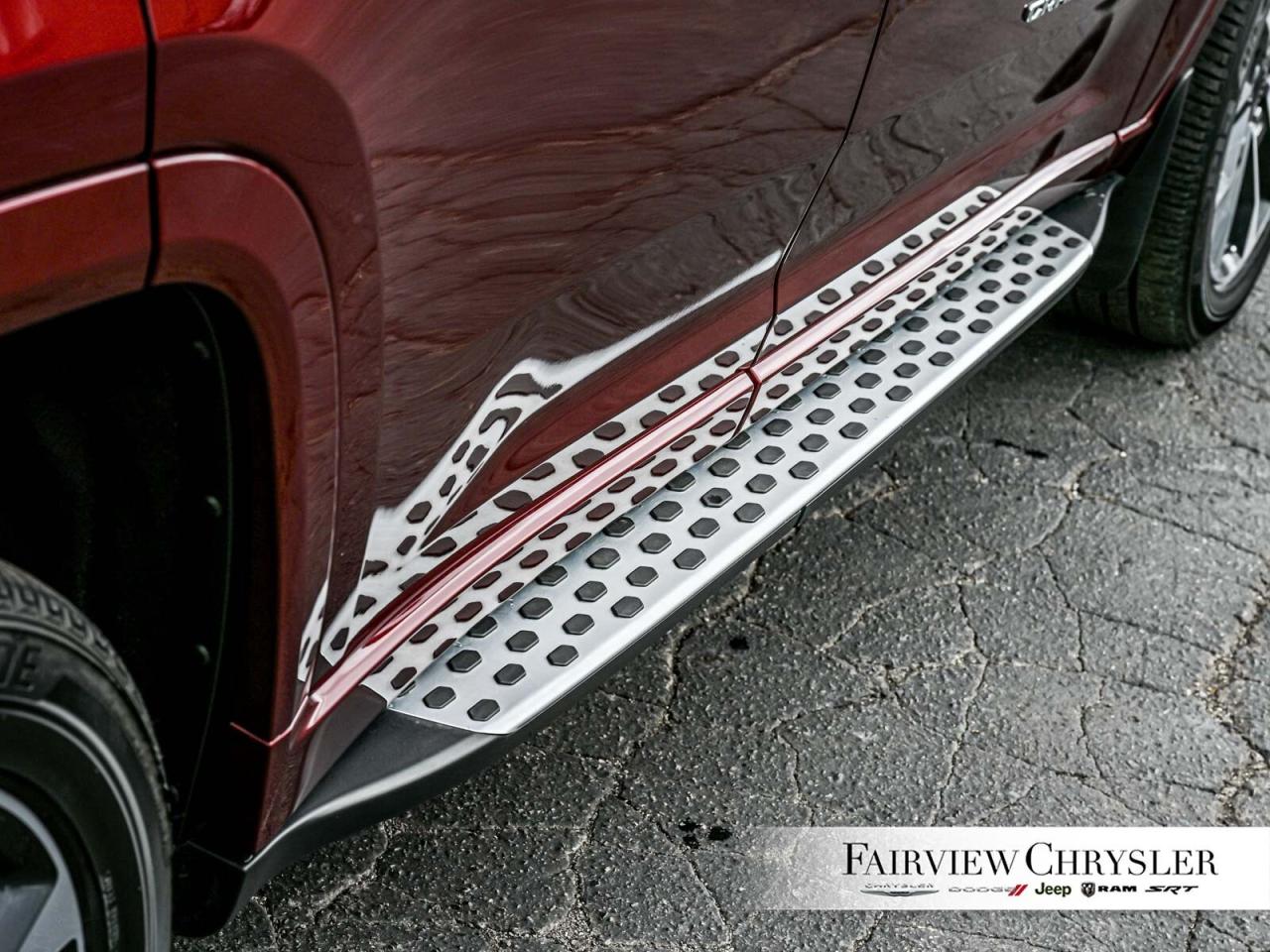 2022 Jeep Grand Cherokee L Overland 5.7 HEMI   NAV   LEATHER   PANO ROOF   MC Photo