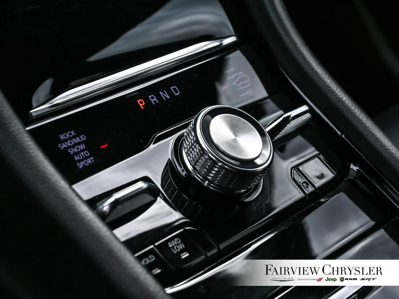 2022 Jeep Grand Cherokee L Overland 5.7 HEMI   NAV   LEATHER   PANO ROOF   MC Photo