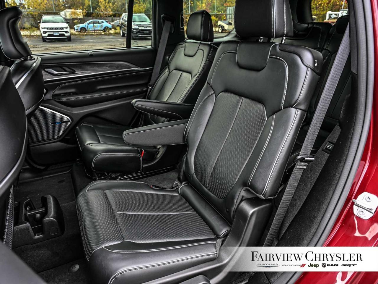 2022 Jeep Grand Cherokee L Overland 5.7 HEMI   NAV   LEATHER   PANO ROOF   MC Photo