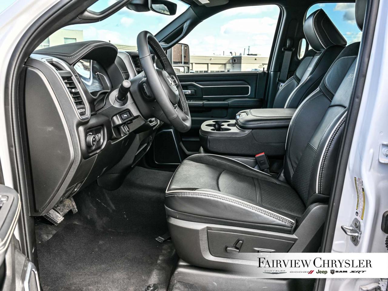 2025 RAM 2500 Laramie 5TH WHEEL   6.7 DIESEL   6 PASS   CARPLAY Photo