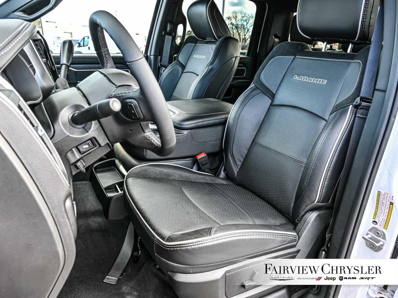 2025 RAM 2500 Laramie 5TH WHEEL   6.7 DIESEL   6 PASS   CARPLAY Photo