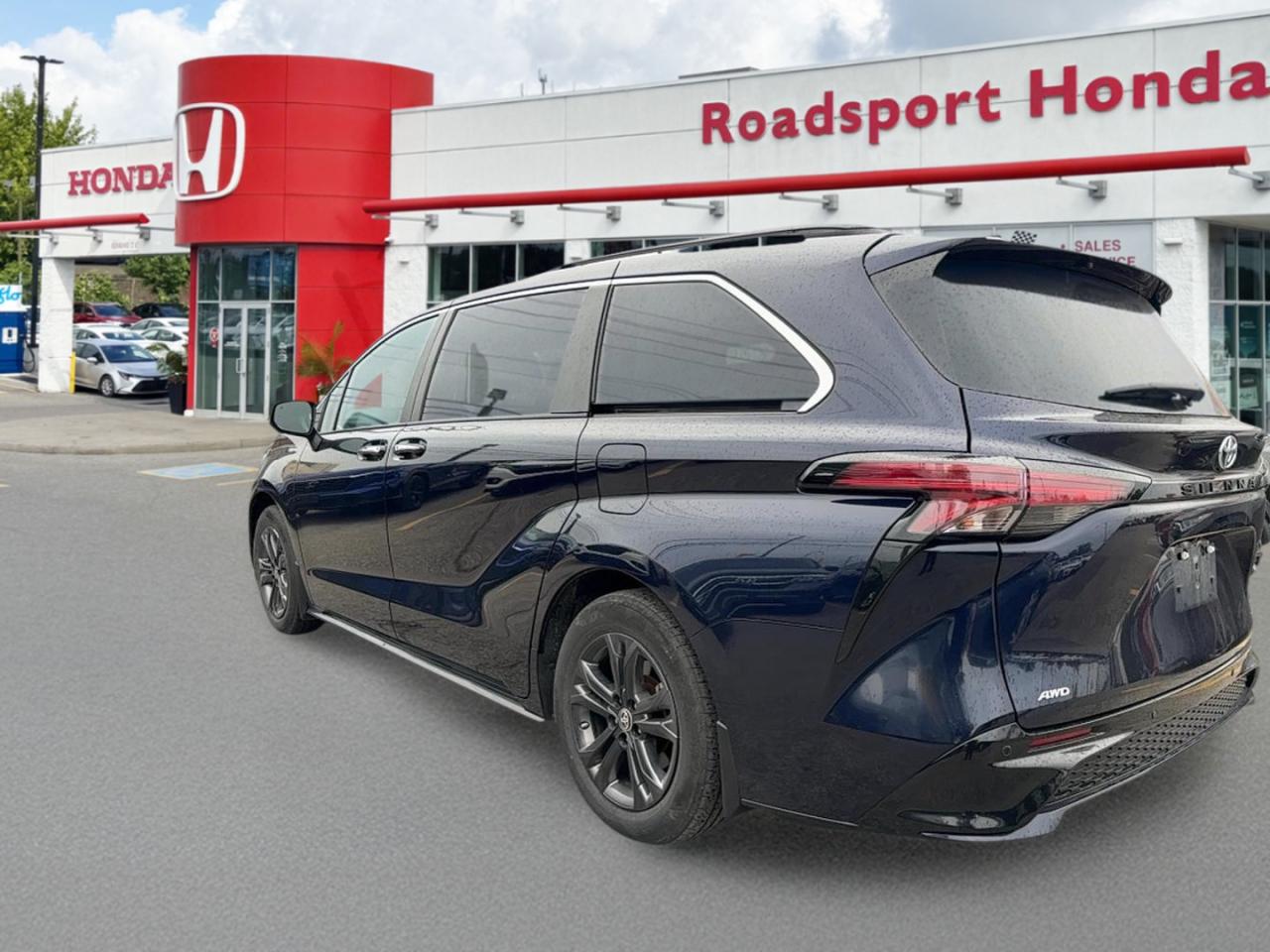 2024 Toyota Sienna XSE AWD Hybrid Photo