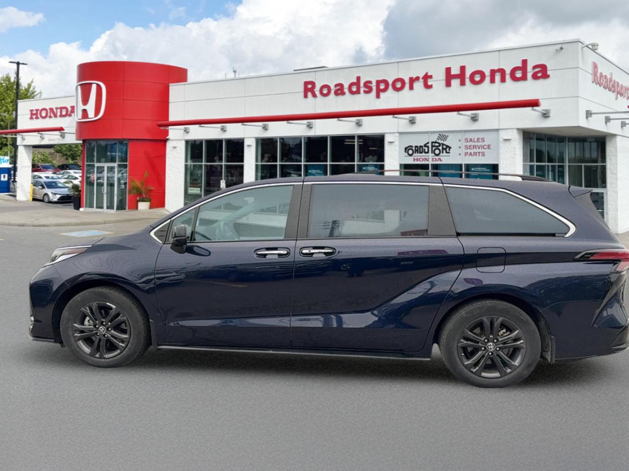 2024 Toyota Sienna XSE AWD Hybrid Photo