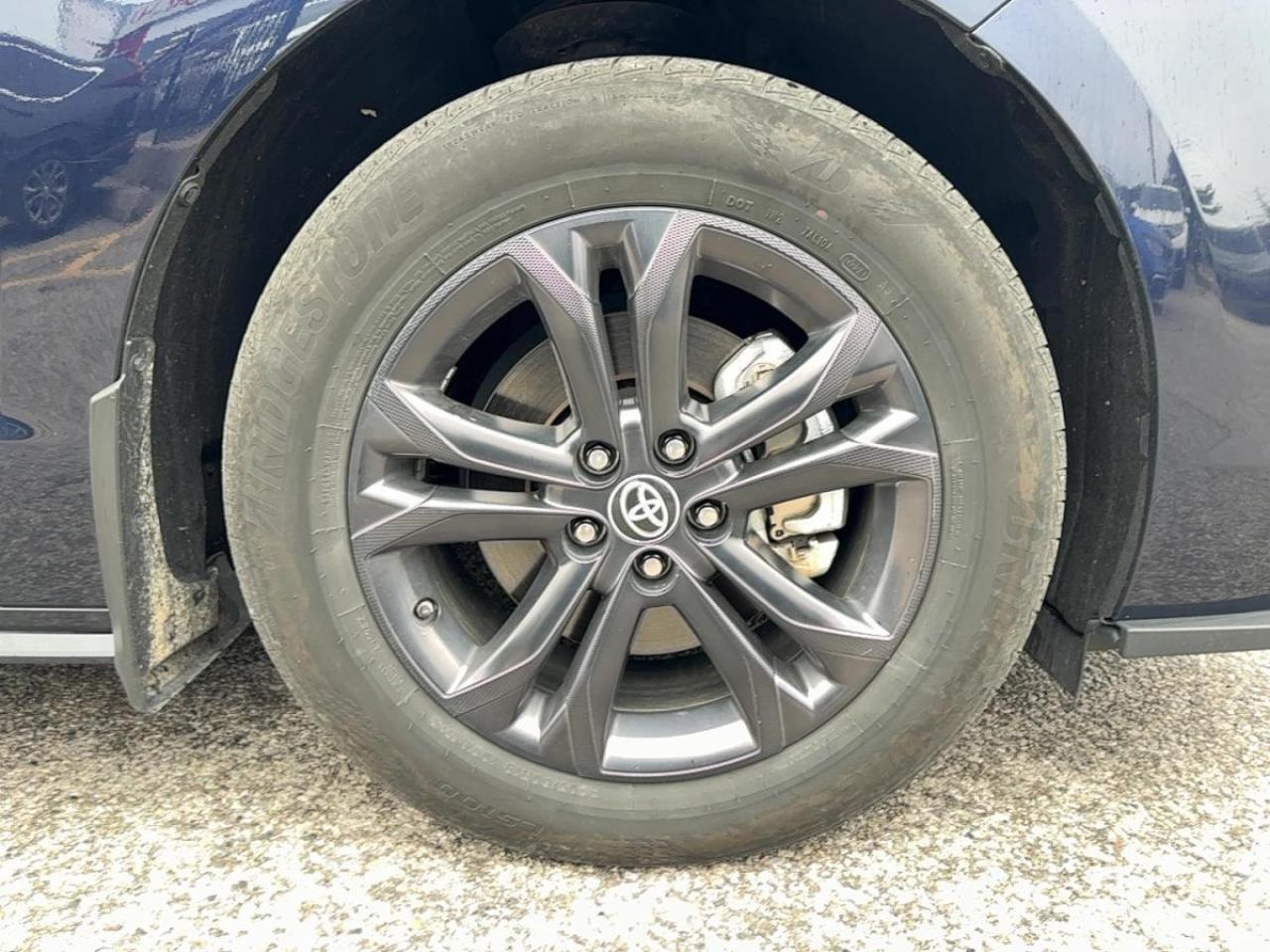 2024 Toyota Sienna XSE AWD Hybrid Photo