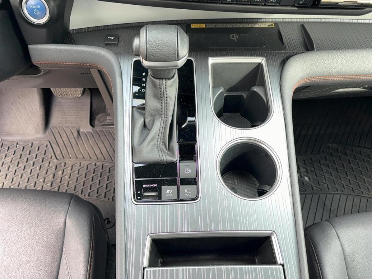 2024 Toyota Sienna XSE AWD Hybrid Photo