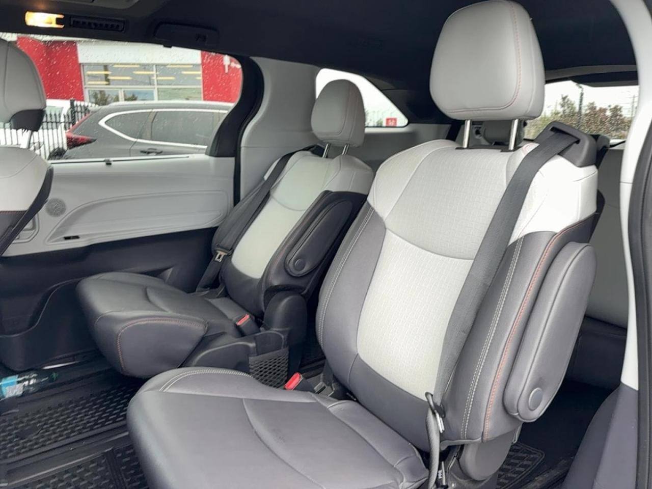 2024 Toyota Sienna XSE AWD Hybrid Photo