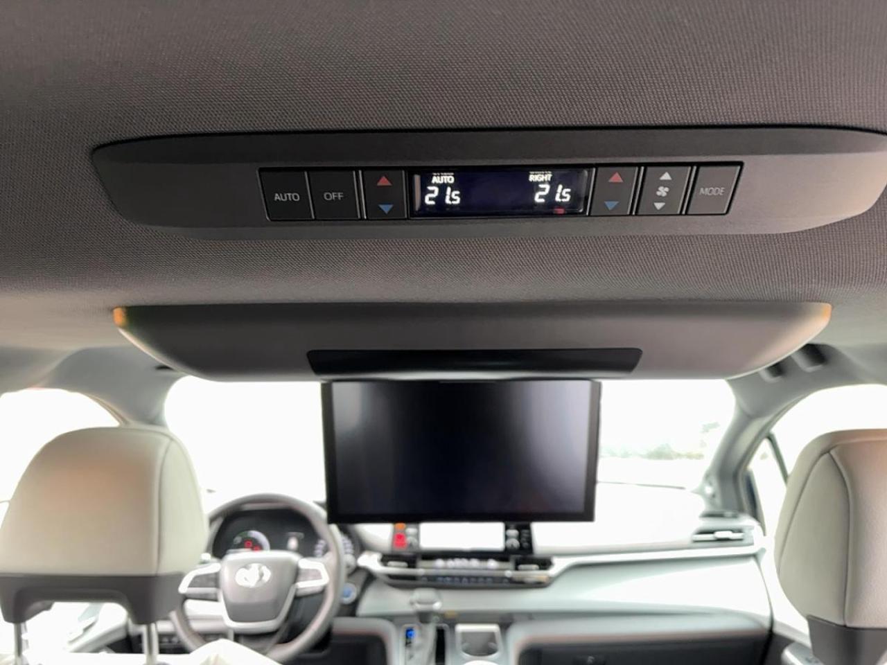 2024 Toyota Sienna XSE AWD Hybrid Photo