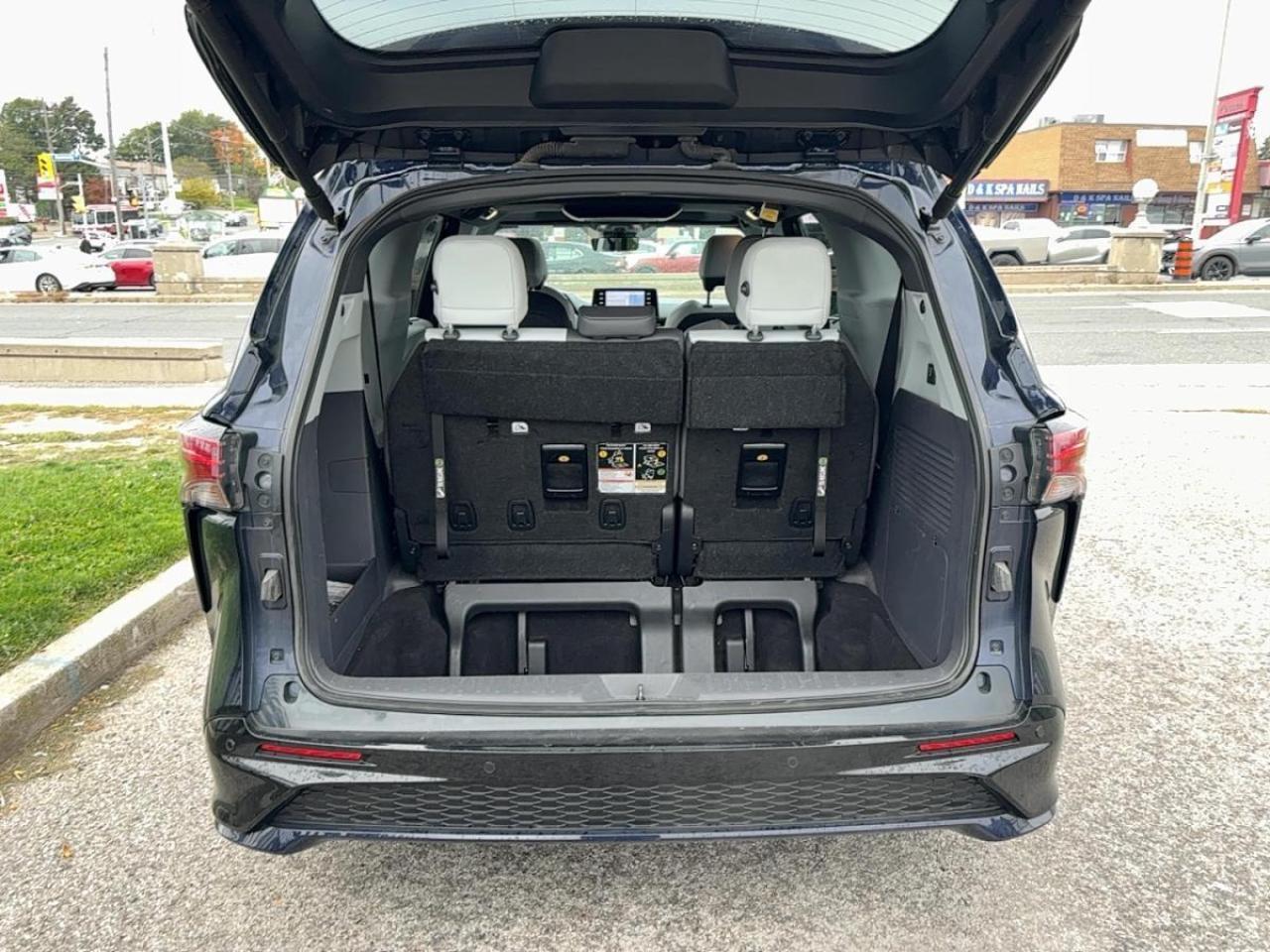 2024 Toyota Sienna XSE AWD Hybrid Photo