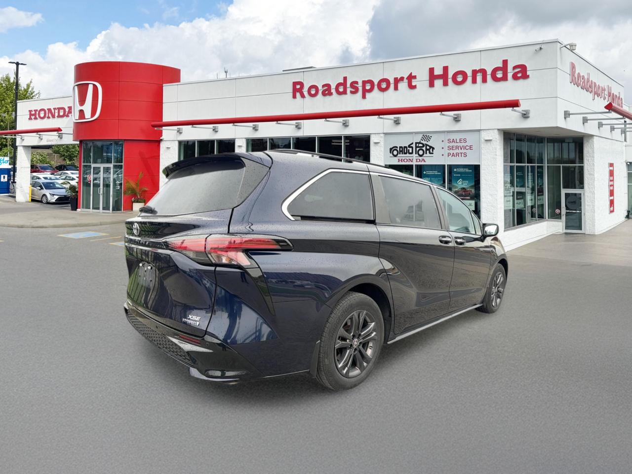 2024 Toyota Sienna XSE AWD Hybrid Photo