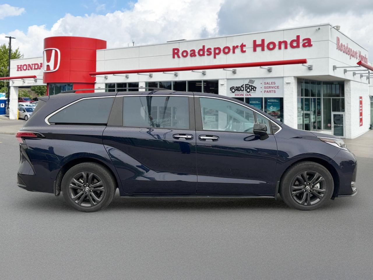 2024 Toyota Sienna XSE AWD Hybrid Photo