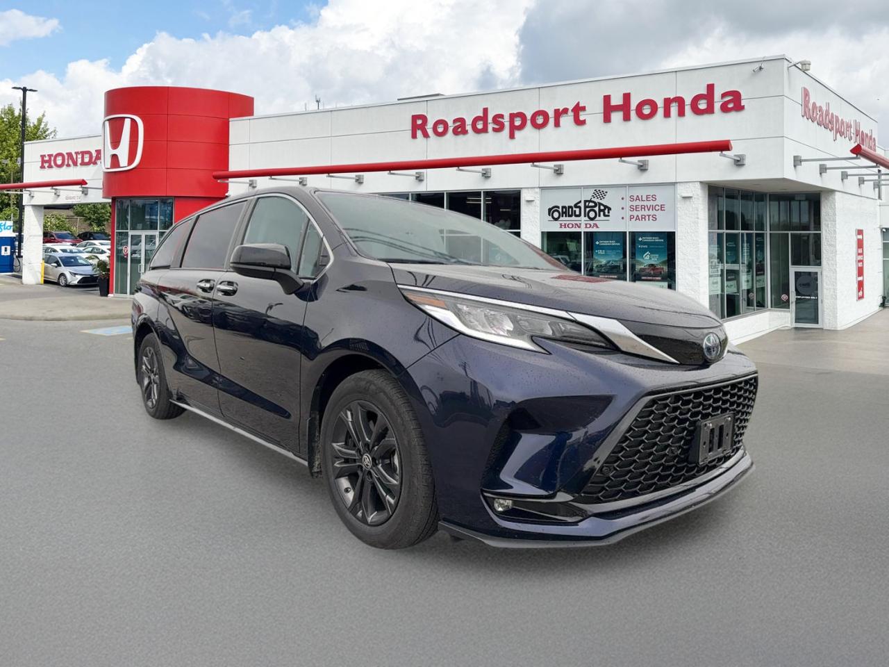 2024 Toyota Sienna XSE AWD Hybrid Photo