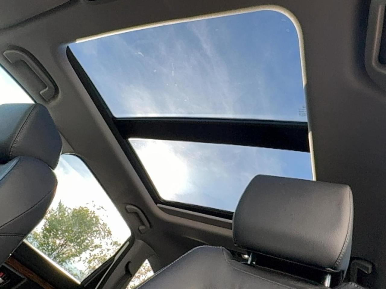 2020 Honda CR-V Touring AWD Leather MoonRoof Navi Photo