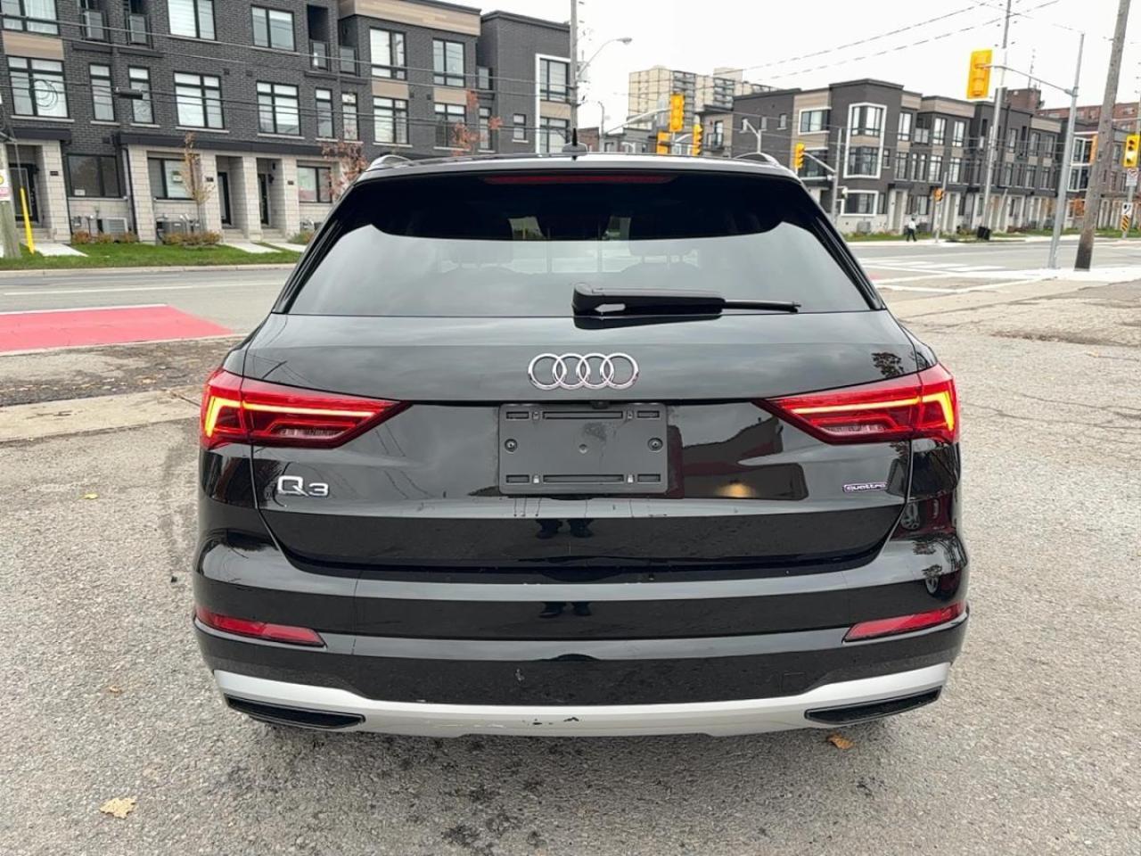 2022 Audi Q3 Komfort AWD Leather Moonroof Bluetooth Photo