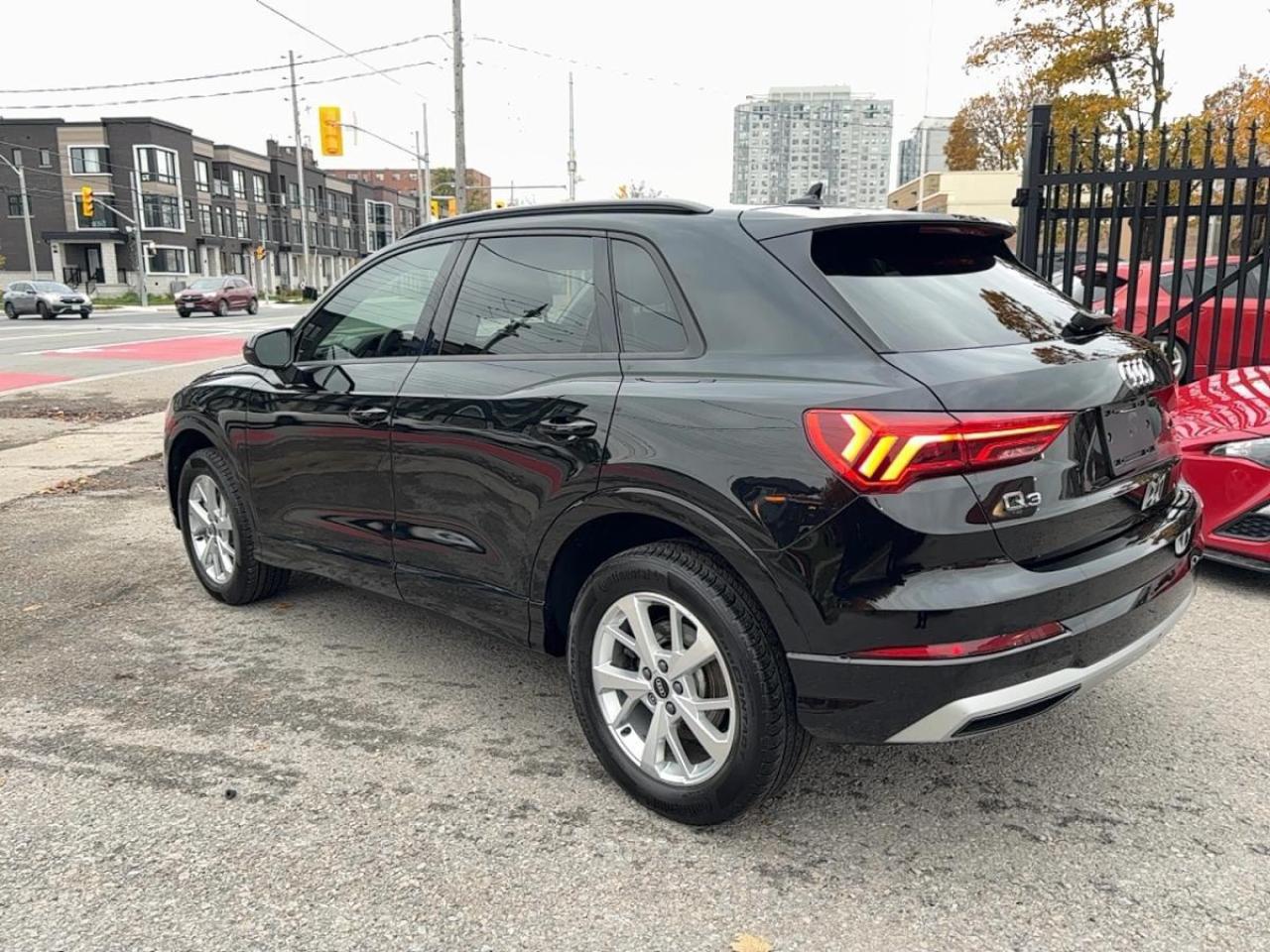 2022 Audi Q3 Komfort AWD Leather Moonroof Bluetooth Photo3