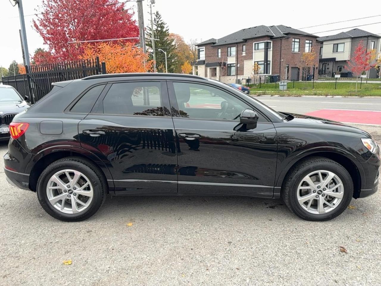 2022 Audi Q3 Komfort AWD Leather Moonroof Bluetooth Photo
