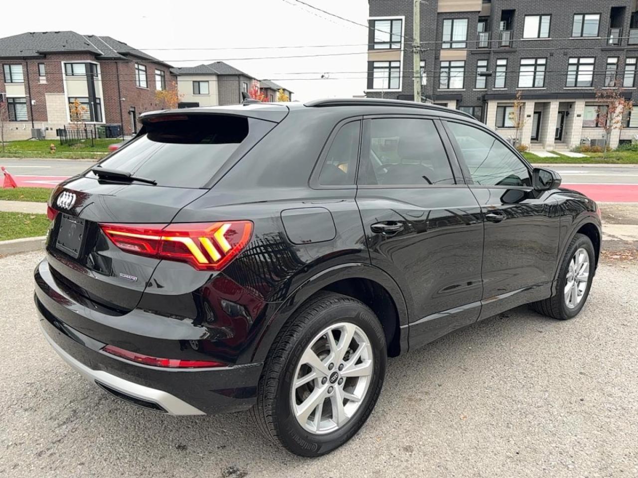 2022 Audi Q3 Komfort AWD Leather Moonroof Bluetooth Photo