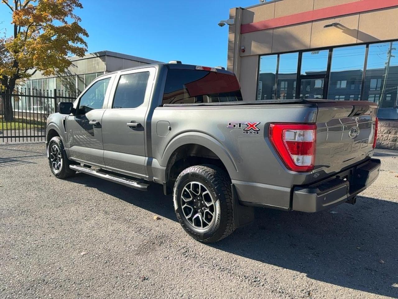2022 Ford F-150 XL with Navigation Photo3