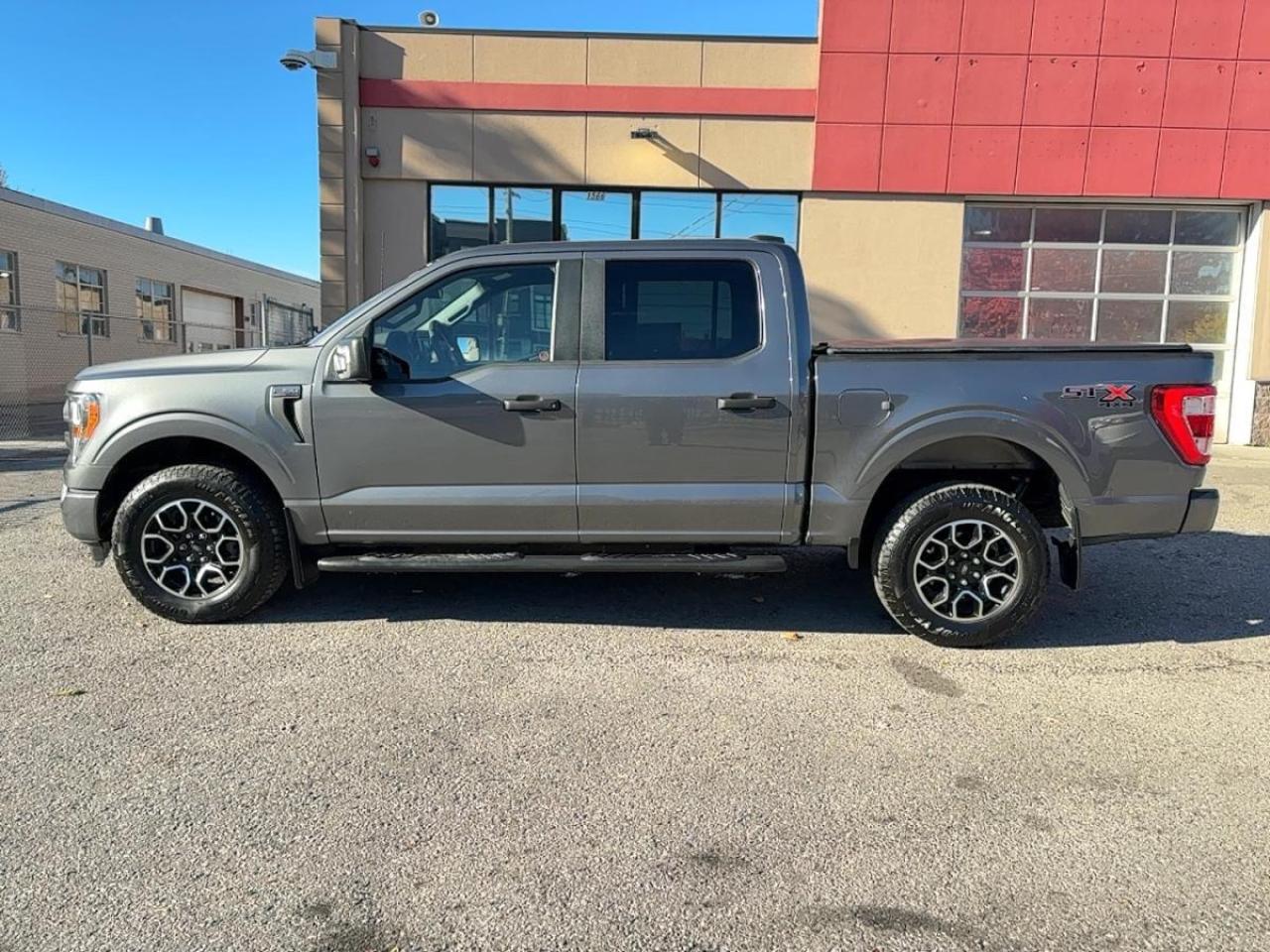 2022 Ford F-150 XL with Navigation Photo4