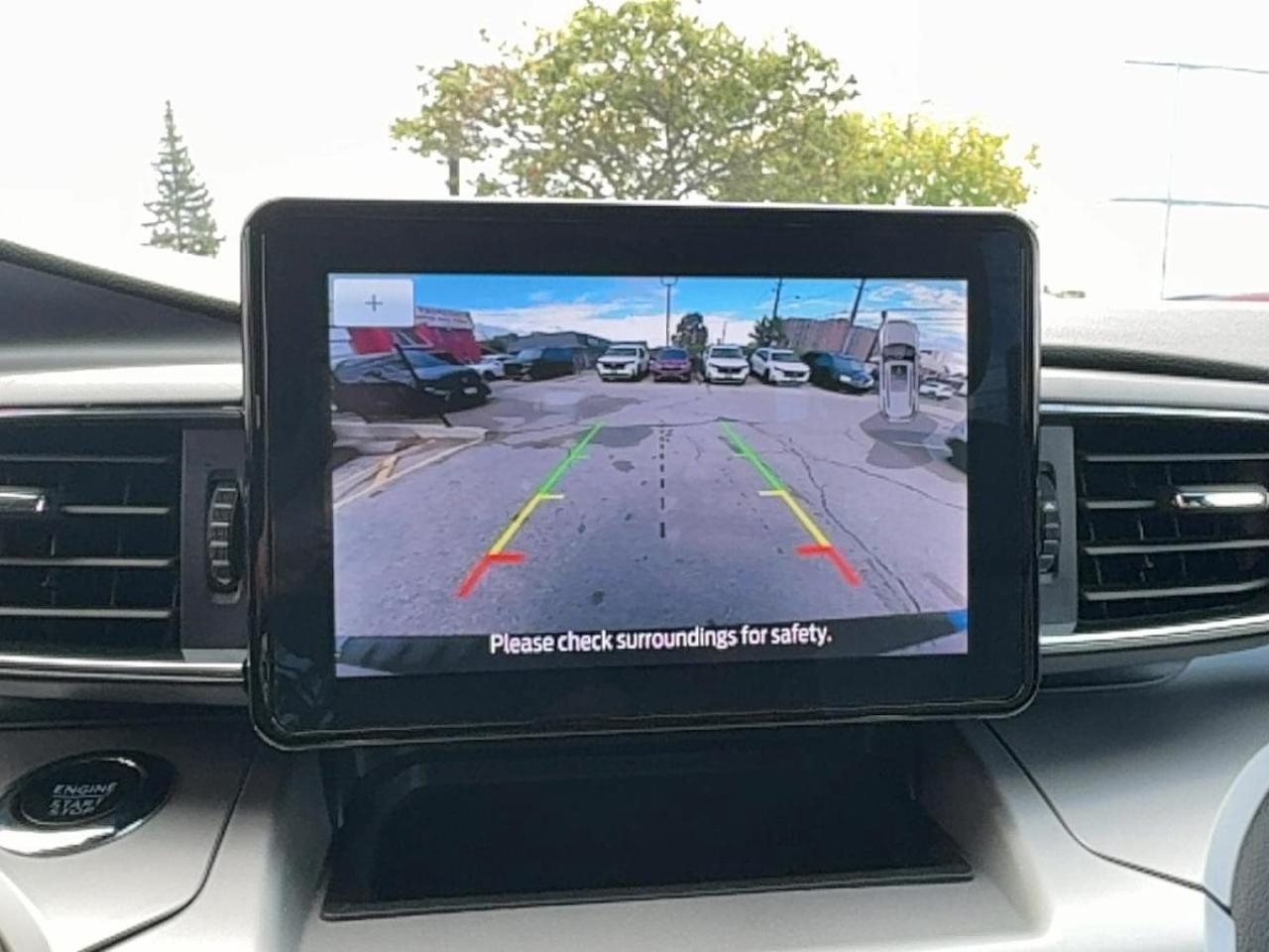 2022 Ford Explorer XLT Photo