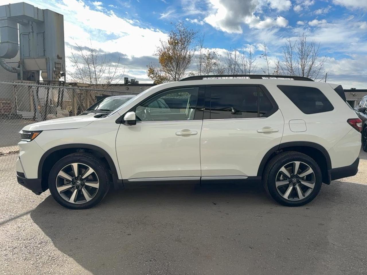 2025 Honda Pilot Touring Honda Certified 7YR/160K Warranty Photo4